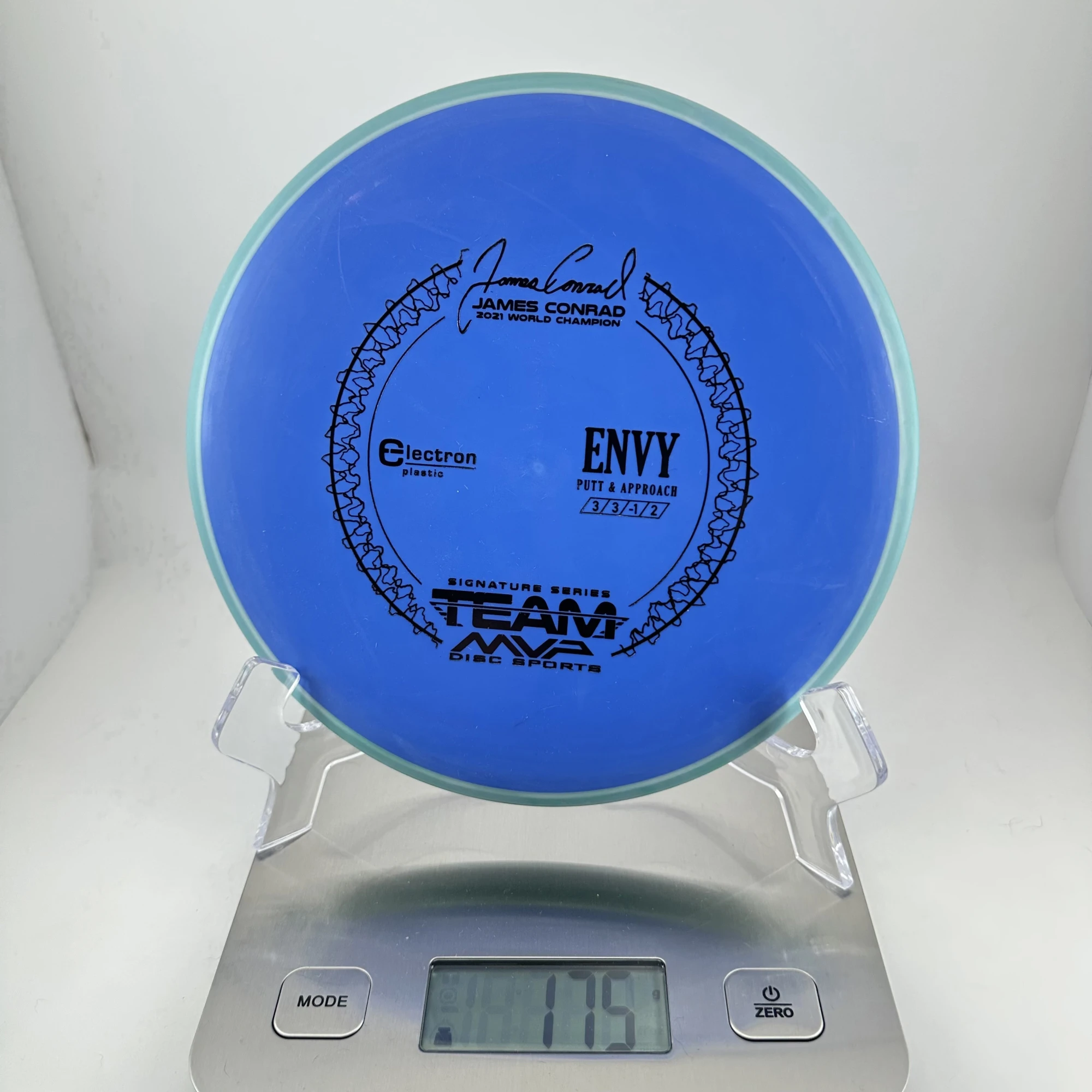 products Axiom Discs Envy Putter Fission
