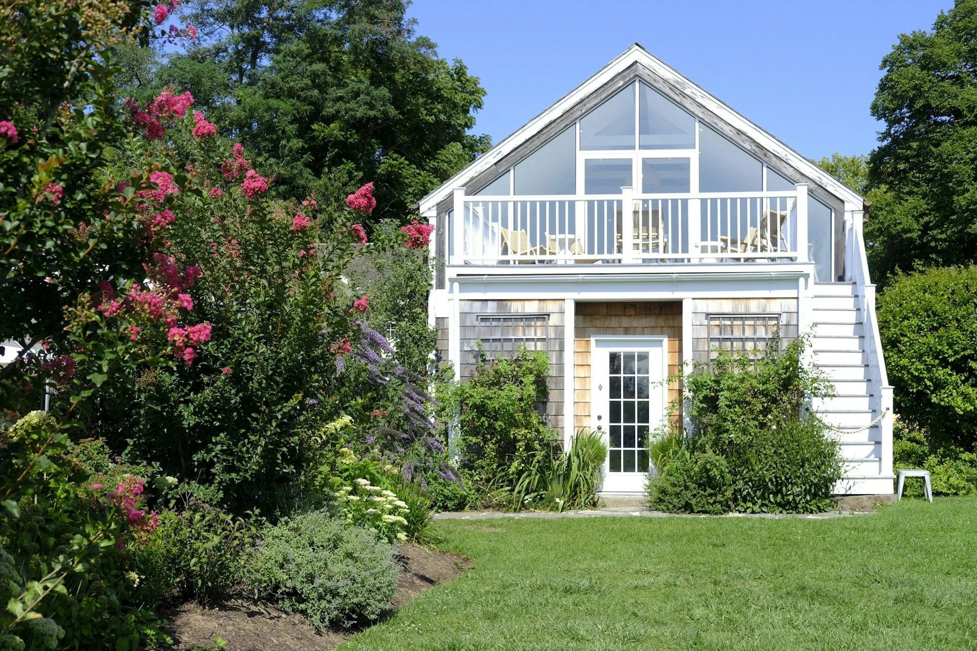Home with a covered porch in Winter Haven