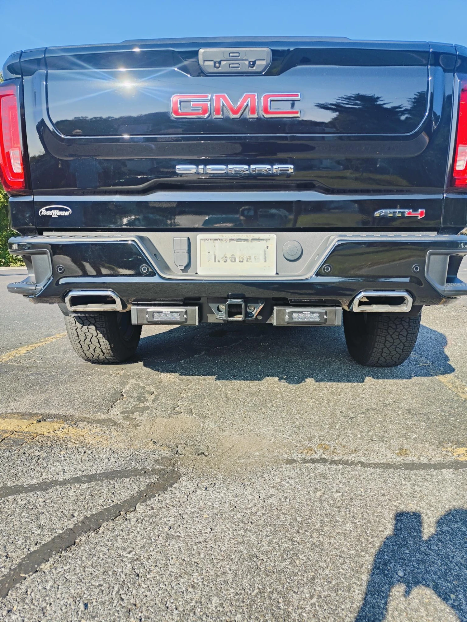 products 2020-2024 GM 1500 HITCH BAR: FLOOD- Rigid SR-Q Midnight Series 6