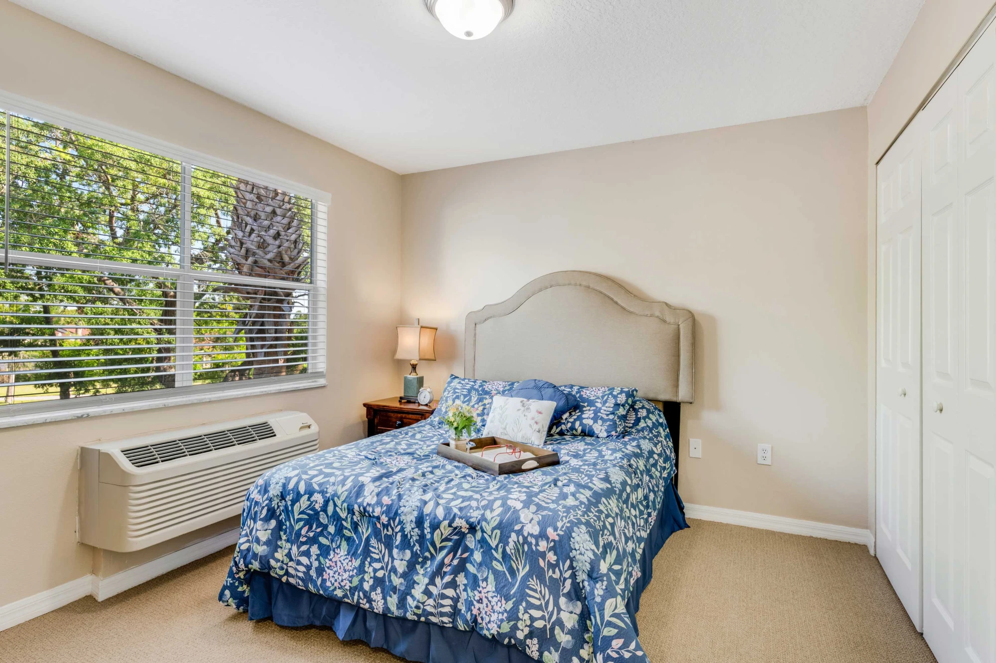 item Our Community _01_AnsleyParkeOrangeCity_ModelBed